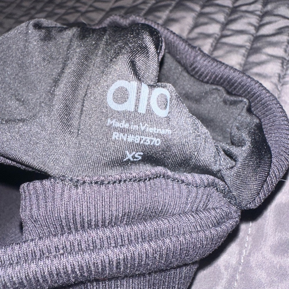 ALO Yoga Charcoal Ribbed Sports Bra - Picture 3 of 3